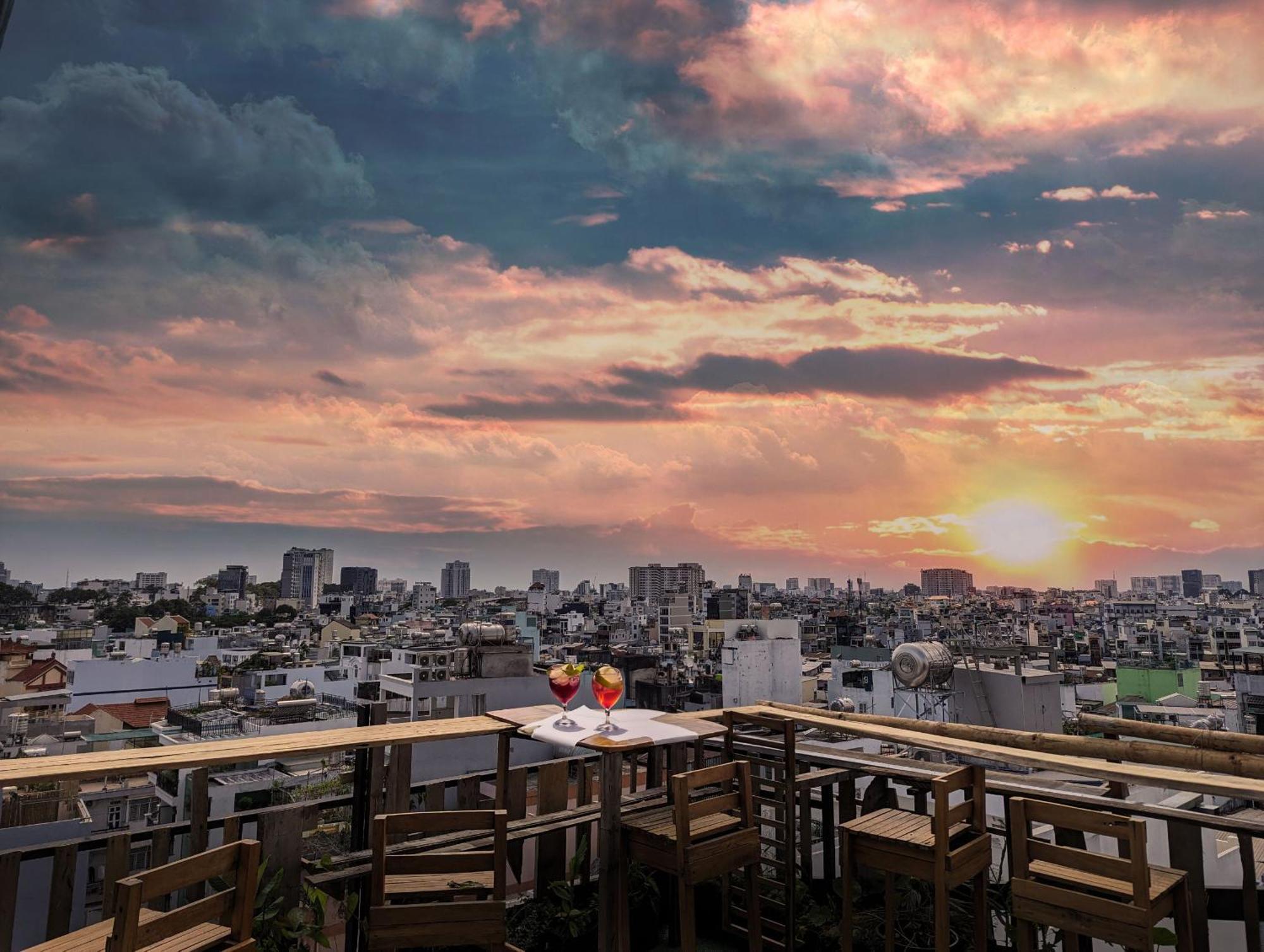 The Gk House Hostel, Ecolliving, Central City, Natural Wooden, Chill View Rooftop, Restaurant And Cocktail Bar Ho Chi Minh-stad Buitenkant foto